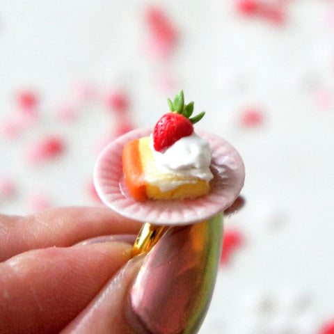 Strawberry Pound Cake Ring