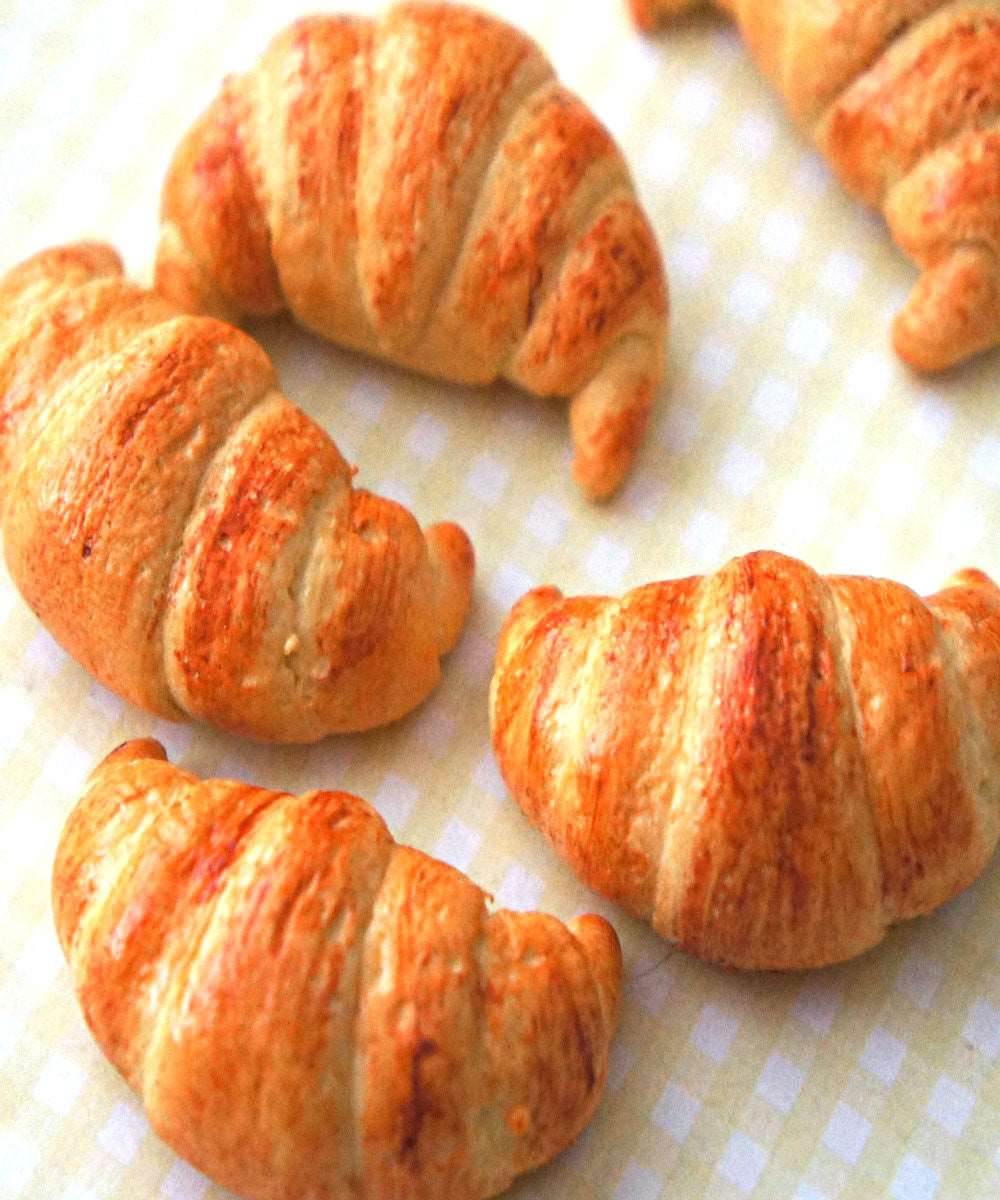 Croissant Magnet - Jillicious charms and accessories