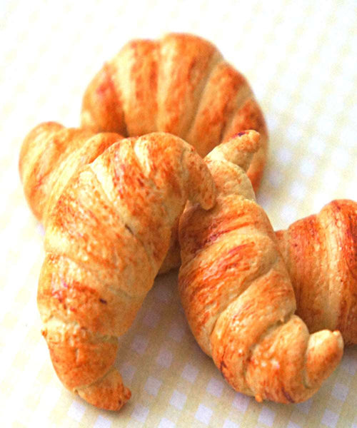 Croissant Magnet - Jillicious charms and accessories